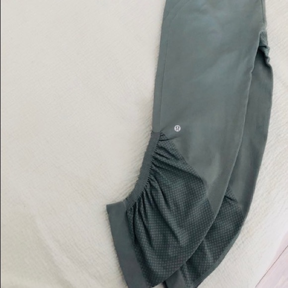 Lululemon Taryn Toomey special edition. Sage - Picture 2 of 2